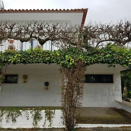 With 4 Bedrooms In Sintra, Wonderful Mountain View, Pool Apartment Sintra
